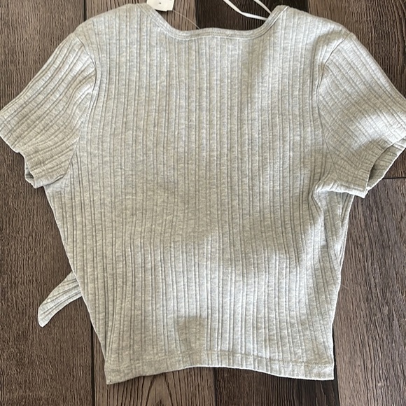 Cozy Fox brand new gray crop top - Picture 3 of 5